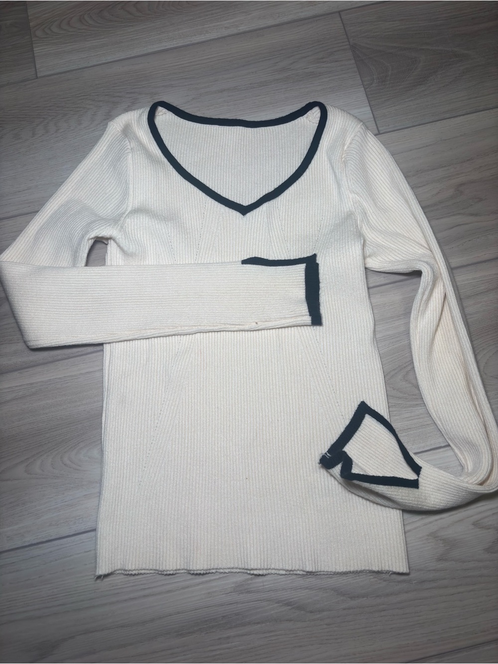 Women's Cream Ribbed V-Neck Sweater with Black Trim